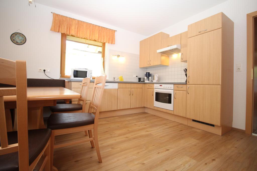 Apartmán Haus Peter Schiestl Zell am Ziller Pokoj fotografie